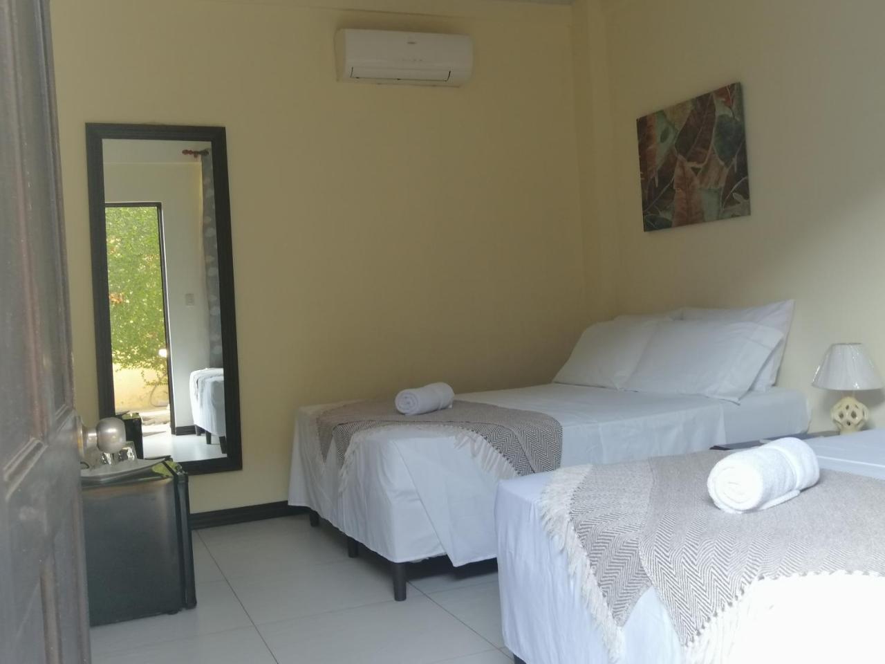 Cabinas Gosen Puntarenas Buitenkant foto