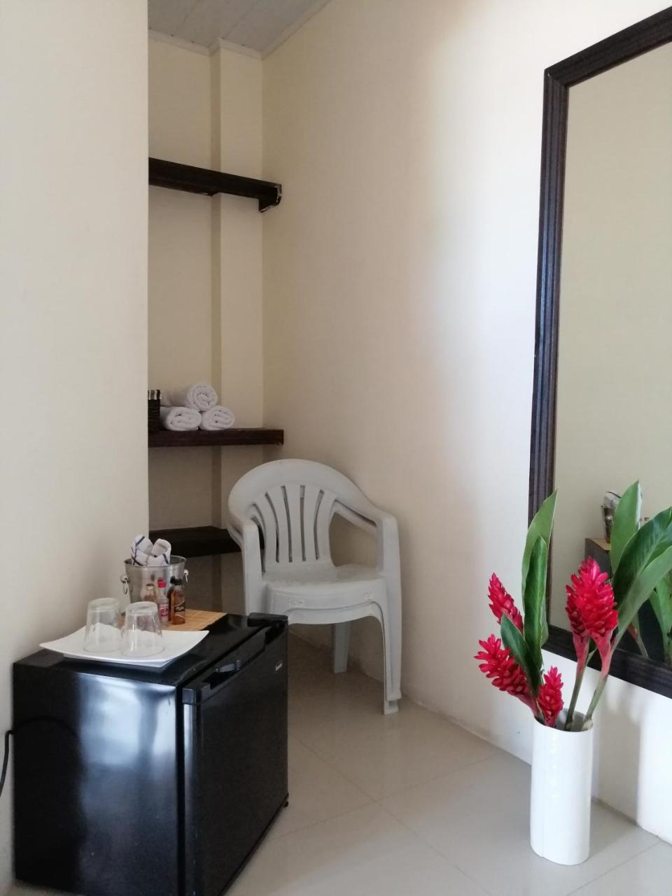 Cabinas Gosen Puntarenas Buitenkant foto