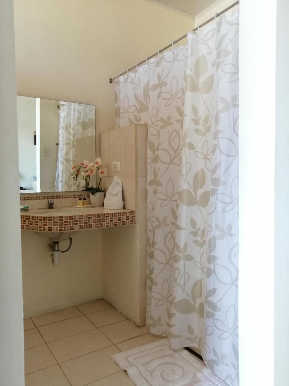 Cabinas Gosen Puntarenas Buitenkant foto